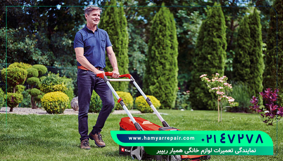 کوتاه کردن چمن ها با ماشین چمن زن